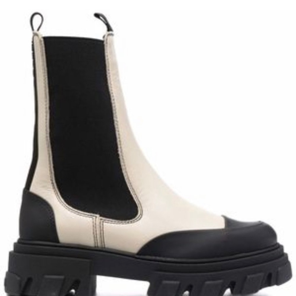 Ganni Lug Sole Chelsea Boot in Cream       Size: 38